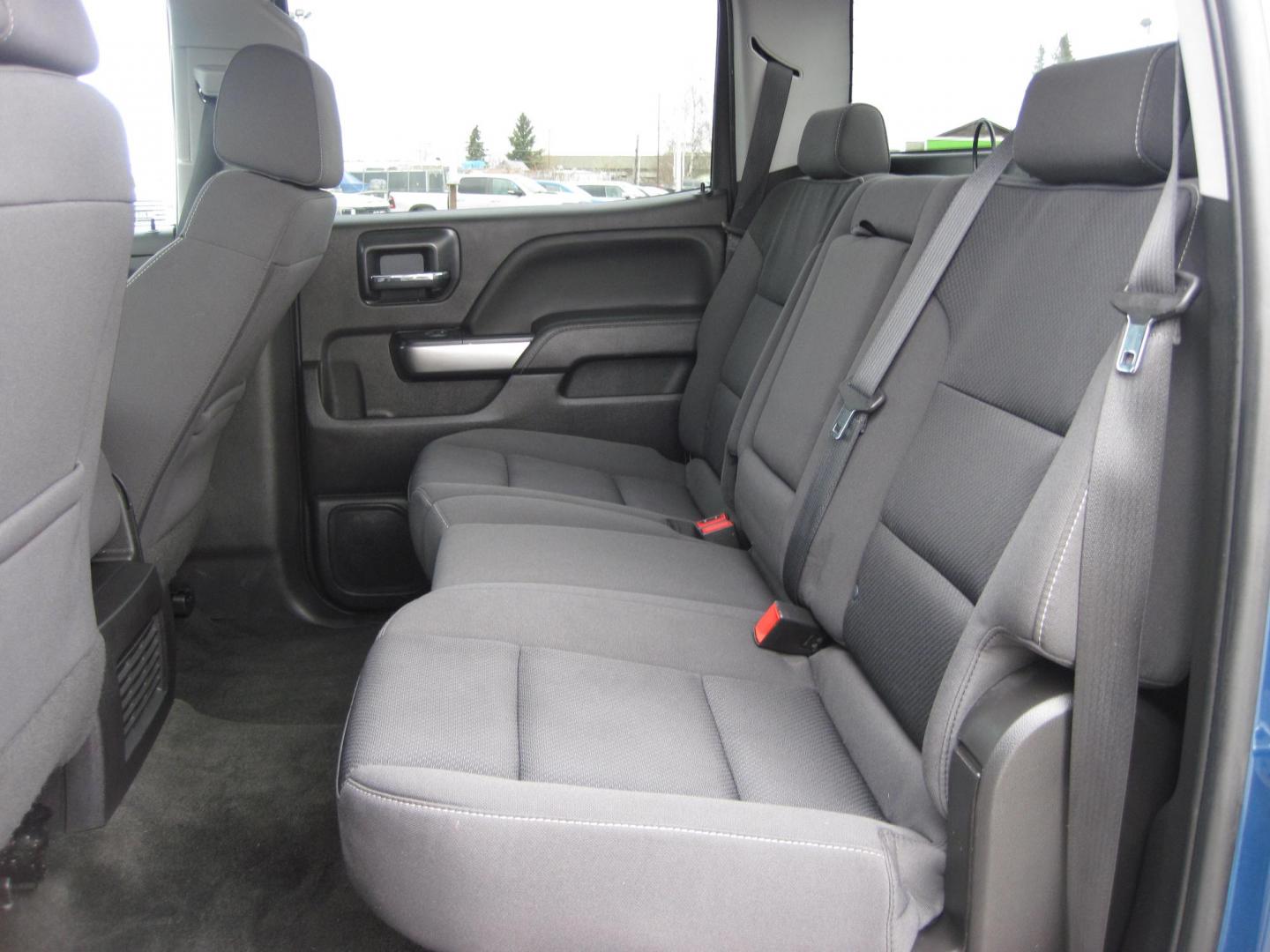 2018 blue /black Chevrolet Silverado 1500 LT Crew Cab 4WD (3GCUKRER2JG) with an 5.3L V8 OHV 16V engine, 6A transmission, located at 9530 Old Seward Highway, Anchorage, AK, 99515, (907) 349-3343, 61.134140, -149.865570 - Nice 2018 Chevrolet Silverado 1500 crew cab 4wd, come take a test drive - Photo#7