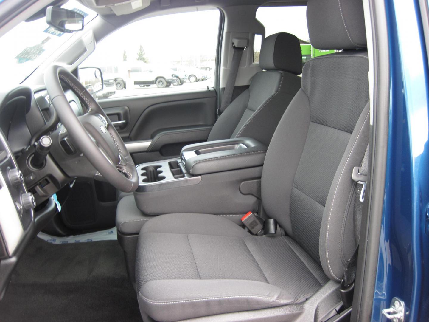 2018 blue /black Chevrolet Silverado 1500 LT Crew Cab 4WD (3GCUKRER2JG) with an 5.3L V8 OHV 16V engine, 6A transmission, located at 9530 Old Seward Highway, Anchorage, AK, 99515, (907) 349-3343, 61.134140, -149.865570 - Nice 2018 Chevrolet Silverado 1500 crew cab 4wd, come take a test drive - Photo#9