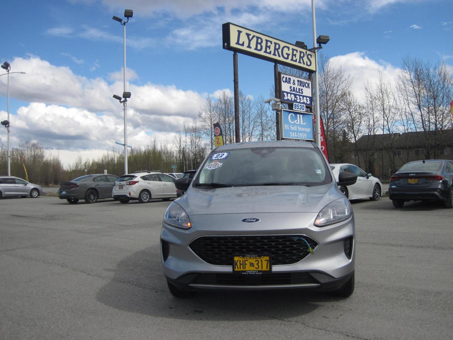 2022 silver /gray Ford Escape SE AWD (1FMCU9G6XNU) with an 1.5L L3 engine, 6A transmission, located at 9530 Old Seward Highway, Anchorage, AK, 99515, (907) 349-3343, 61.134140, -149.865570 - Nice 2022 Ford Escape SE AWD come take a test drive - Photo#1