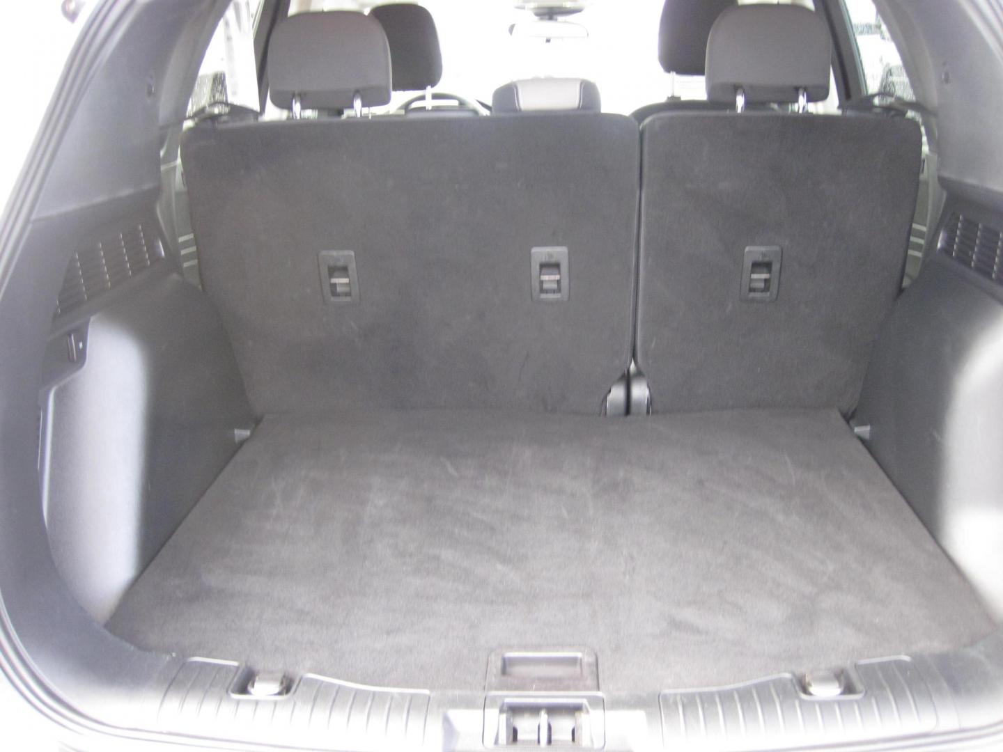 2022 silver /gray Ford Escape SE AWD (1FMCU9G6XNU) with an 1.5L L3 engine, 6A transmission, located at 9530 Old Seward Highway, Anchorage, AK, 99515, (907) 349-3343, 61.134140, -149.865570 - Nice 2022 Ford Escape SE AWD come take a test drive - Photo#4