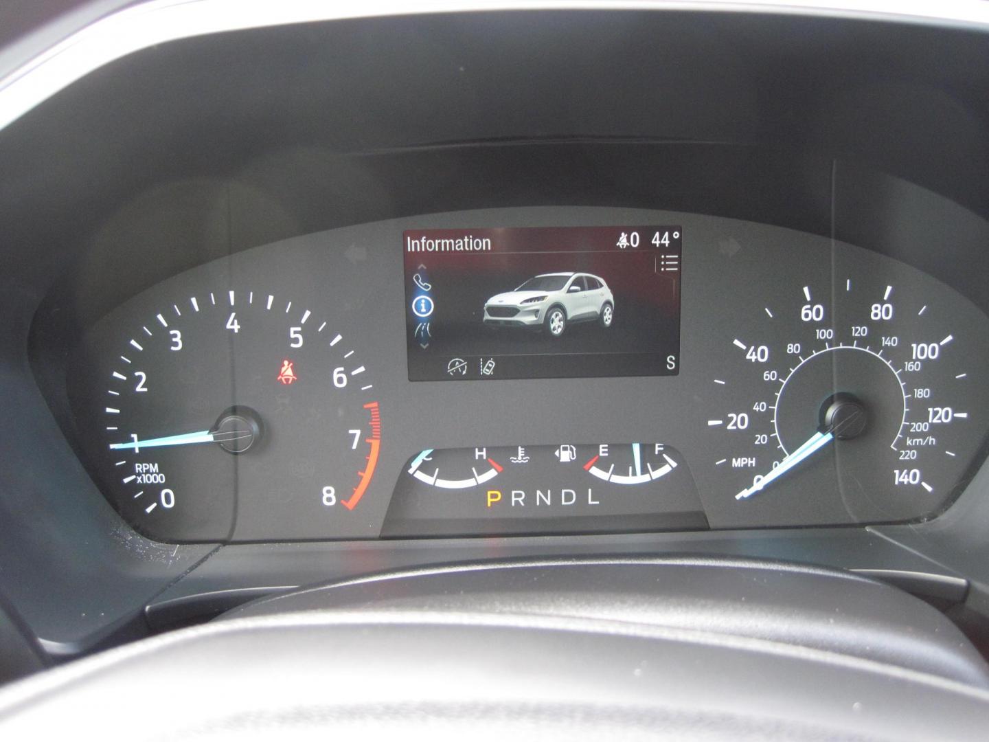 2022 silver /gray Ford Escape SE AWD (1FMCU9G6XNU) with an 1.5L L3 engine, 6A transmission, located at 9530 Old Seward Highway, Anchorage, AK, 99515, (907) 349-3343, 61.134140, -149.865570 - Nice 2022 Ford Escape SE AWD come take a test drive - Photo#11