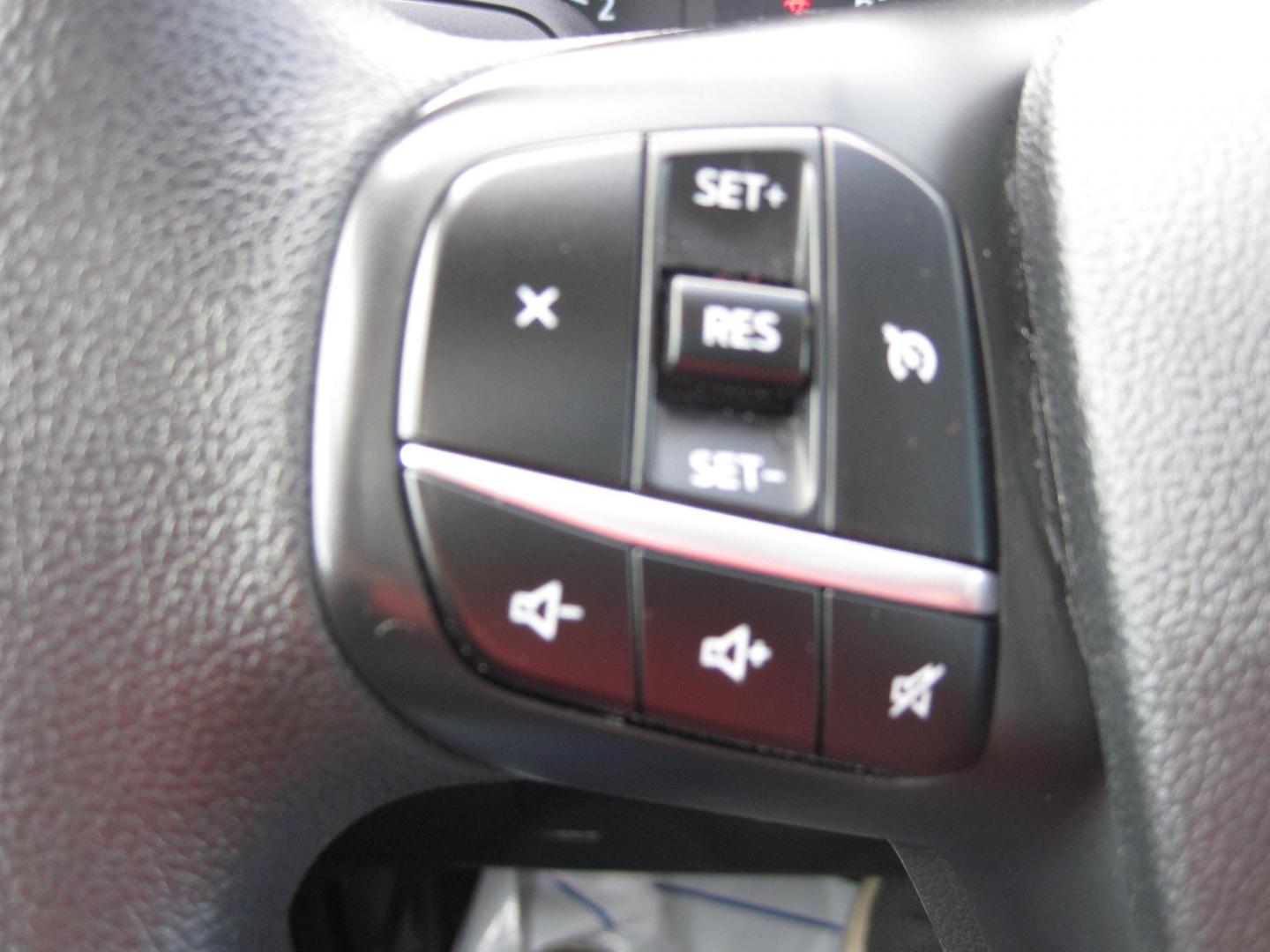 2022 silver /gray Ford Escape SE AWD (1FMCU9G6XNU) with an 1.5L L3 engine, 6A transmission, located at 9530 Old Seward Highway, Anchorage, AK, 99515, (907) 349-3343, 61.134140, -149.865570 - Nice 2022 Ford Escape SE AWD come take a test drive - Photo#12