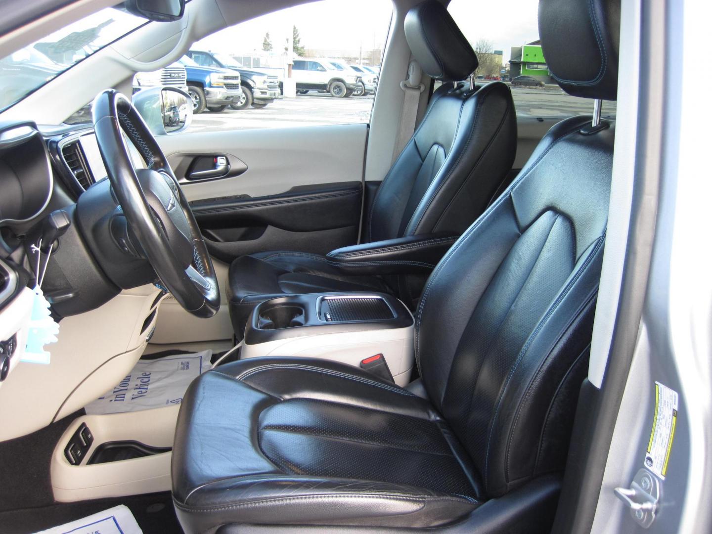 2021 silver /black Chrysler Pacifica Touring-L (2C4RC1BG2MR) with an 3.6L V6 DOHC 24V engine, 9A transmission, located at 9530 Old Seward Highway, Anchorage, AK, 99515, (907) 349-3343, 61.134140, -149.865570 - Nice 2021 Chrysler Pacifica Touring L come take a test drive - Photo#12