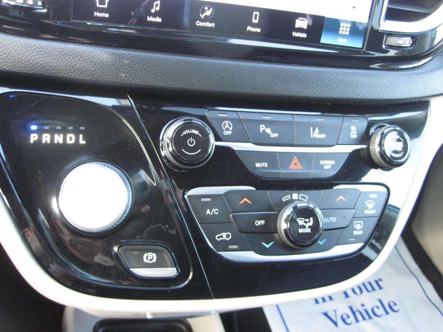 2021 silver /black Chrysler Pacifica Touring-L (2C4RC1BG2MR) with an 3.6L V6 DOHC 24V engine, 9A transmission, located at 9530 Old Seward Highway, Anchorage, AK, 99515, (907) 349-3343, 61.134140, -149.865570 - Nice 2021 Chrysler Pacifica Touring L come take a test drive - Photo#17