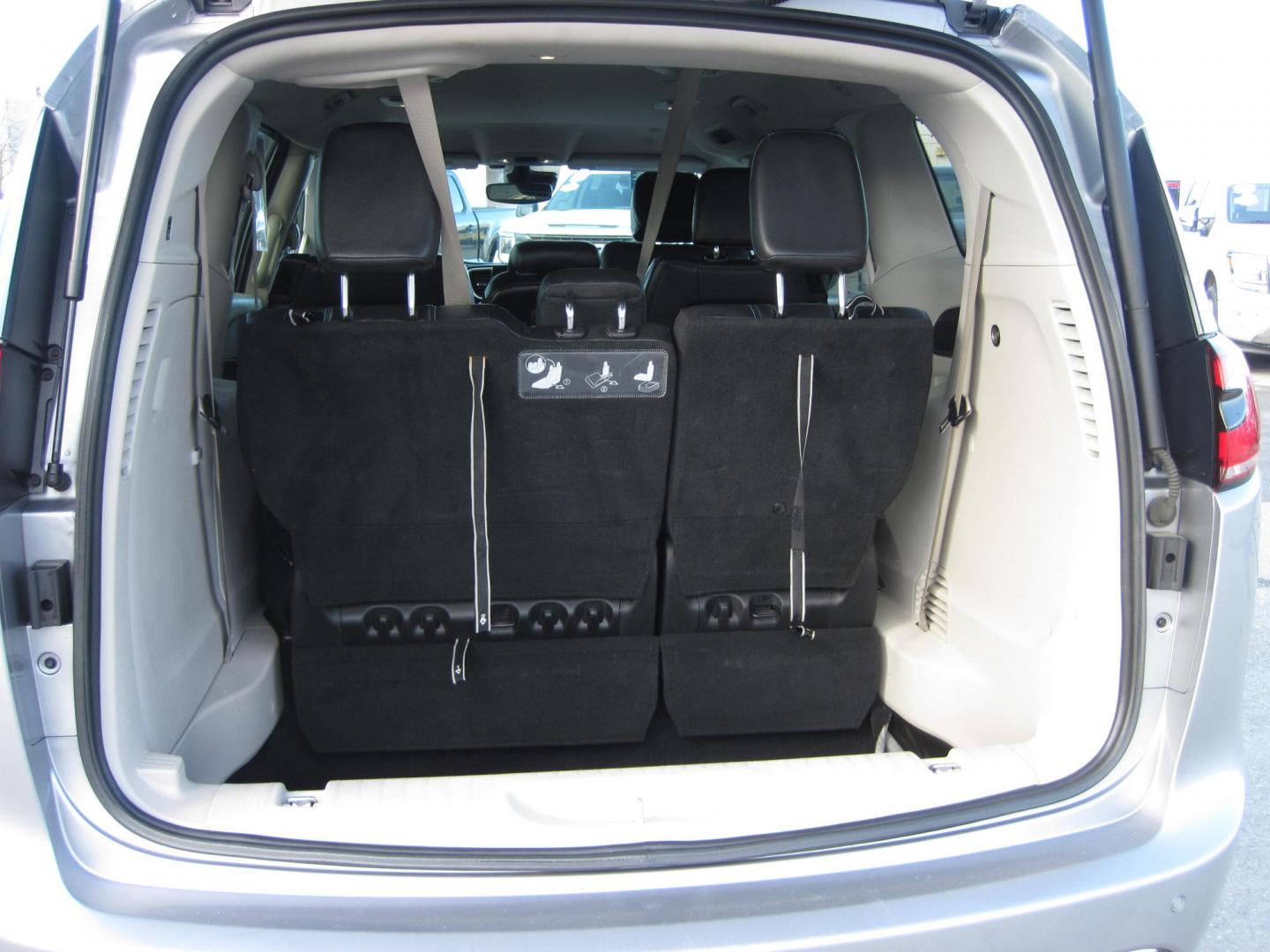 2021 silver /black Chrysler Pacifica Touring-L (2C4RC1BG2MR) with an 3.6L V6 DOHC 24V engine, 9A transmission, located at 9530 Old Seward Highway, Anchorage, AK, 99515, (907) 349-3343, 61.134140, -149.865570 - Nice 2021 Chrysler Pacifica Touring L come take a test drive - Photo#3