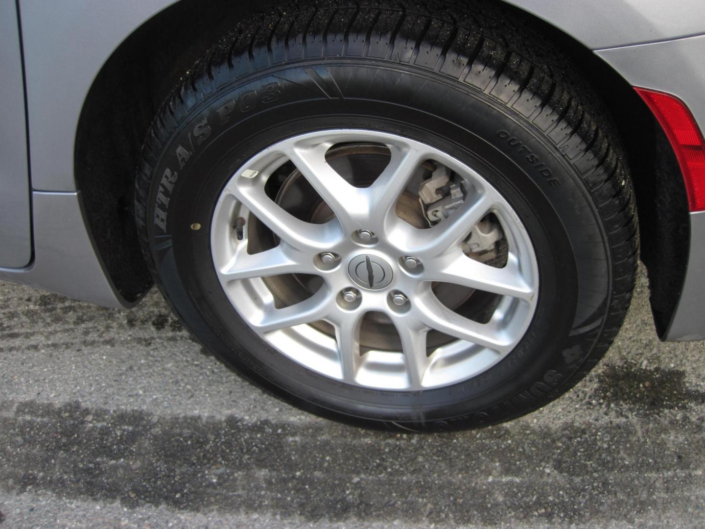 2021 silver /black Chrysler Pacifica Touring-L (2C4RC1BG2MR) with an 3.6L V6 DOHC 24V engine, 9A transmission, located at 9530 Old Seward Highway, Anchorage, AK, 99515, (907) 349-3343, 61.134140, -149.865570 - Nice 2021 Chrysler Pacifica Touring L come take a test drive - Photo#5