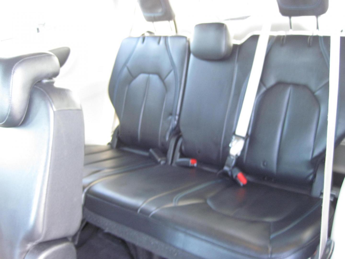2021 silver /black Chrysler Pacifica Touring-L (2C4RC1BG2MR) with an 3.6L V6 DOHC 24V engine, 9A transmission, located at 9530 Old Seward Highway, Anchorage, AK, 99515, (907) 349-3343, 61.134140, -149.865570 - Nice 2021 Chrysler Pacifica Touring L come take a test drive - Photo#8