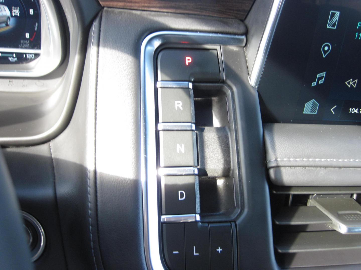 2023 black /black Chevrolet Suburban LT 4WD (1GNSKCKD9PR) with an 5.3L V8 OHV 16V engine, 10A transmission, located at 9530 Old Seward Highway, Anchorage, AK, 99515, (907) 349-3343, 61.134140, -149.865570 - Nice 2023 Chevrolet Suburban LT, Come take a test drive. - Photo#17