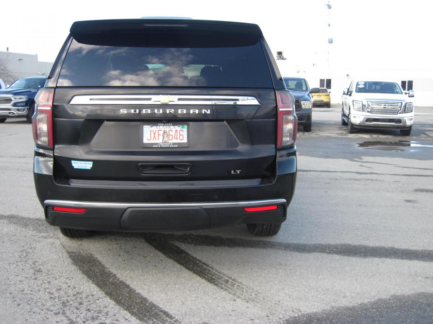 2023 black /black Chevrolet Suburban LT 4WD (1GNSKCKD9PR) with an 5.3L V8 OHV 16V engine, 10A transmission, located at 9530 Old Seward Highway, Anchorage, AK, 99515, (907) 349-3343, 61.134140, -149.865570 - Nice 2023 Chevrolet Suburban LT, Come take a test drive. - Photo#3