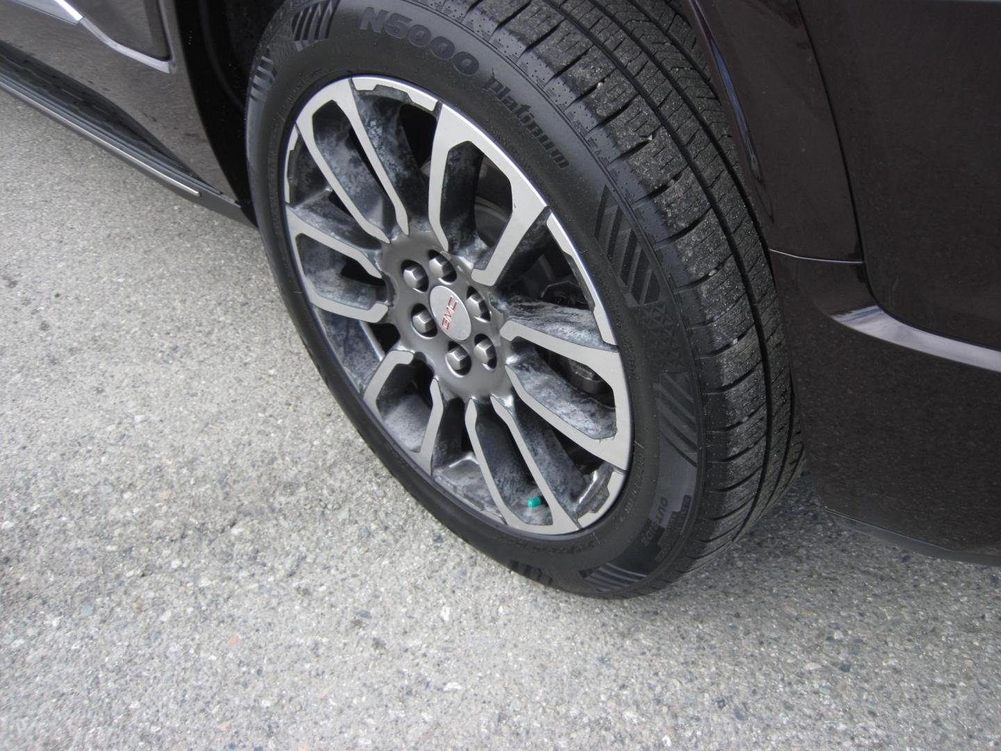 2020 brown /black GMC Acadia Denali AWD (1GKKNXLS2LZ) with an 3.6L V6 DOHC 24V engine, 6A transmission, located at 9530 Old Seward Highway, Anchorage, AK, 99515, (907) 349-3343, 61.134140, -149.865570 - Loaded 2020 GMC Acadia Denali come take a test drive - Photo#5