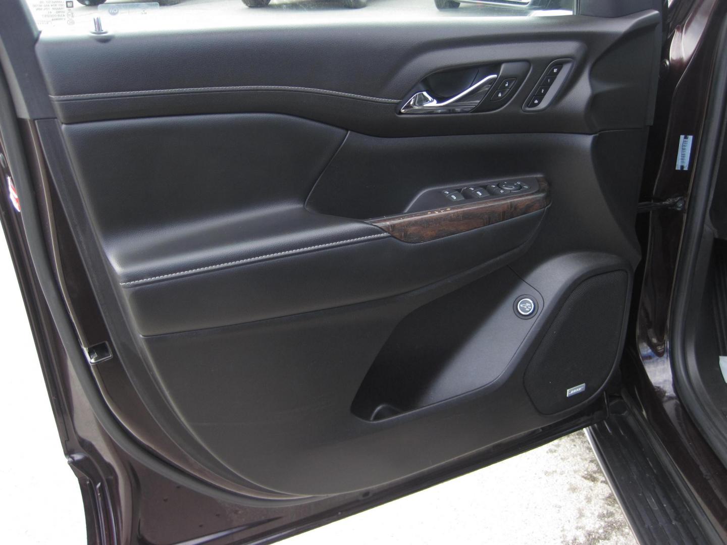 2020 brown /black GMC Acadia Denali AWD (1GKKNXLS2LZ) with an 3.6L V6 DOHC 24V engine, 6A transmission, located at 9530 Old Seward Highway, Anchorage, AK, 99515, (907) 349-3343, 61.134140, -149.865570 - Loaded 2020 GMC Acadia Denali come take a test drive - Photo#9