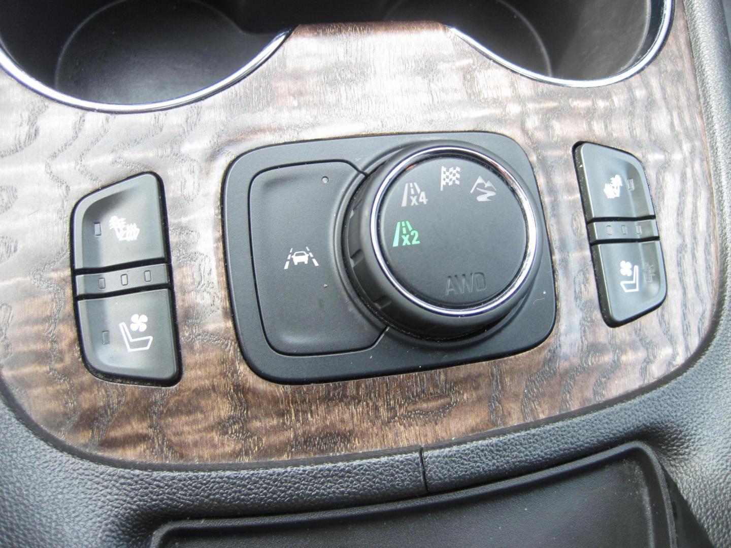 2020 brown /black GMC Acadia Denali AWD (1GKKNXLS2LZ) with an 3.6L V6 DOHC 24V engine, 6A transmission, located at 9530 Old Seward Highway, Anchorage, AK, 99515, (907) 349-3343, 61.134140, -149.865570 - Loaded 2020 GMC Acadia Denali come take a test drive - Photo#17