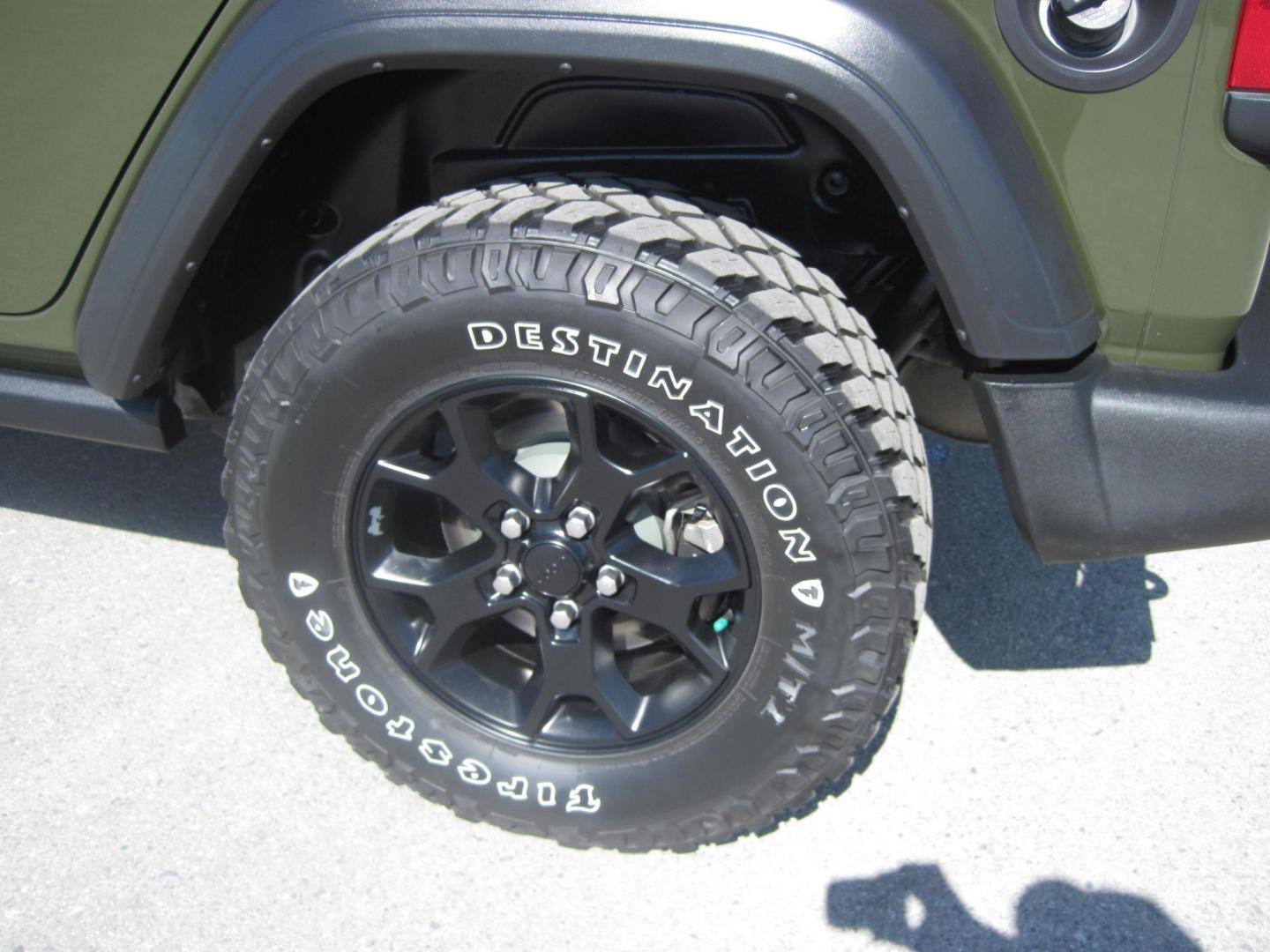 2022 green /black Jeep Wrangler Unlimited Sport (1C4HJXDG8NW) with an 3.6L V6 DOHC 24V FFV engine, 6A transmission, located at 9530 Old Seward Highway, Anchorage, AK, 99515, (907) 349-3343, 61.134140, -149.865570 - Nice Jeep Wrangler Unlimited come take a test drive - Photo#5
