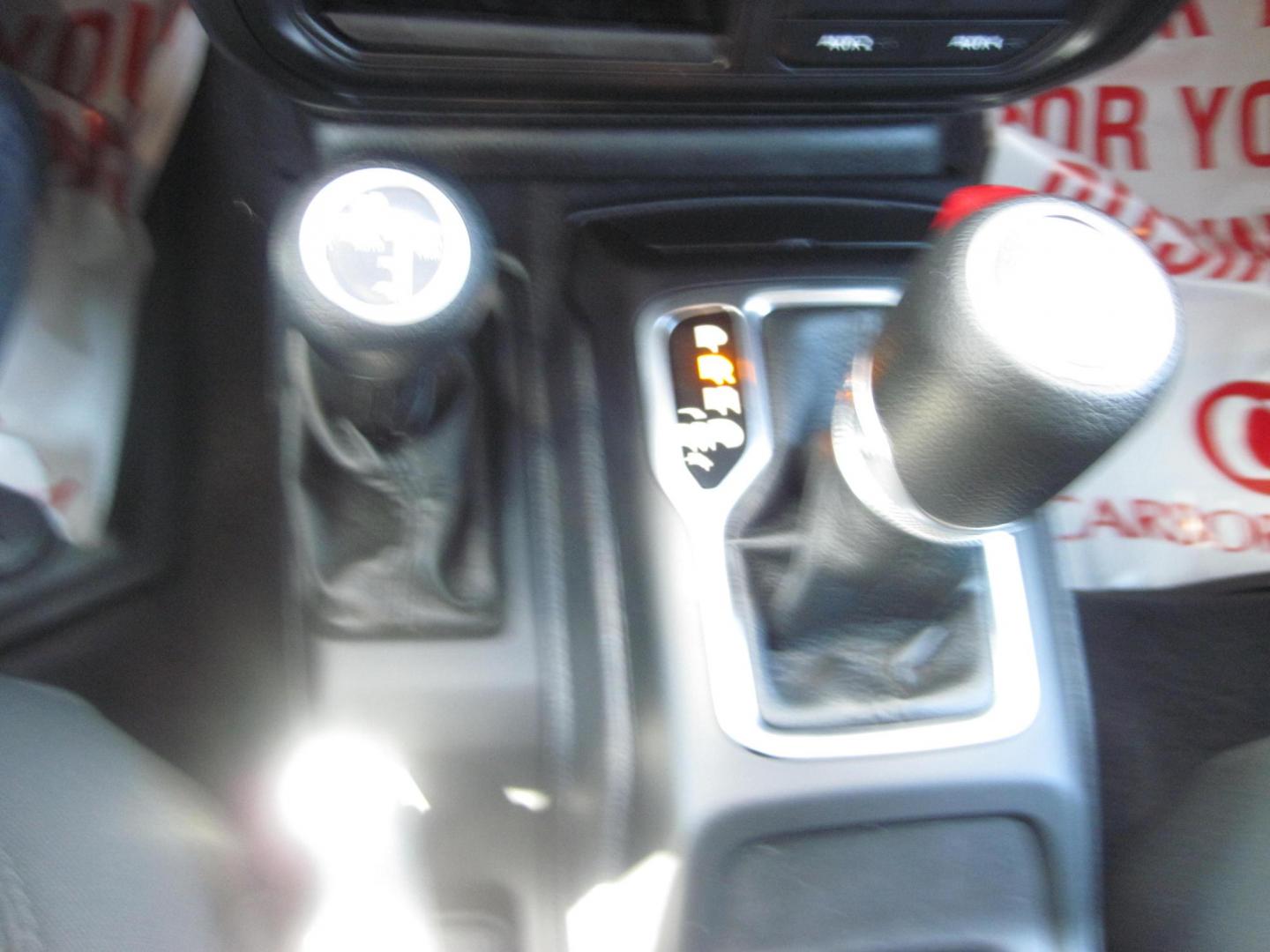2022 green /black Jeep Wrangler Unlimited Sport (1C4HJXDG8NW) with an 3.6L V6 DOHC 24V FFV engine, 6A transmission, located at 9530 Old Seward Highway, Anchorage, AK, 99515, (907) 349-3343, 61.134140, -149.865570 - Nice Jeep Wrangler Unlimited come take a test drive - Photo#17