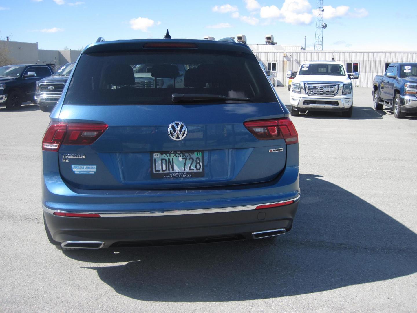 2020 blue /black Volkswagen Tiguan SE 4Motion AWD (3VV2B7AX9LM) with an 2.0L L4 DOHC 16V TURBO engine, 8A transmission, located at 9530 Old Seward Highway, Anchorage, AK, 99515, (907) 349-3343, 61.134140, -149.865570 - Nice 2020 Volkswagen Tiguan SE come take a test drive - Photo#3