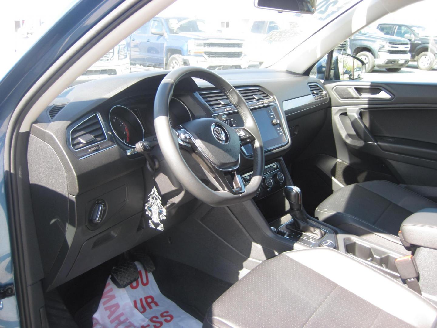 2020 blue /black Volkswagen Tiguan SE 4Motion AWD (3VV2B7AX9LM) with an 2.0L L4 DOHC 16V TURBO engine, 8A transmission, located at 9530 Old Seward Highway, Anchorage, AK, 99515, (907) 349-3343, 61.134140, -149.865570 - Nice 2020 Volkswagen Tiguan SE come take a test drive - Photo#8