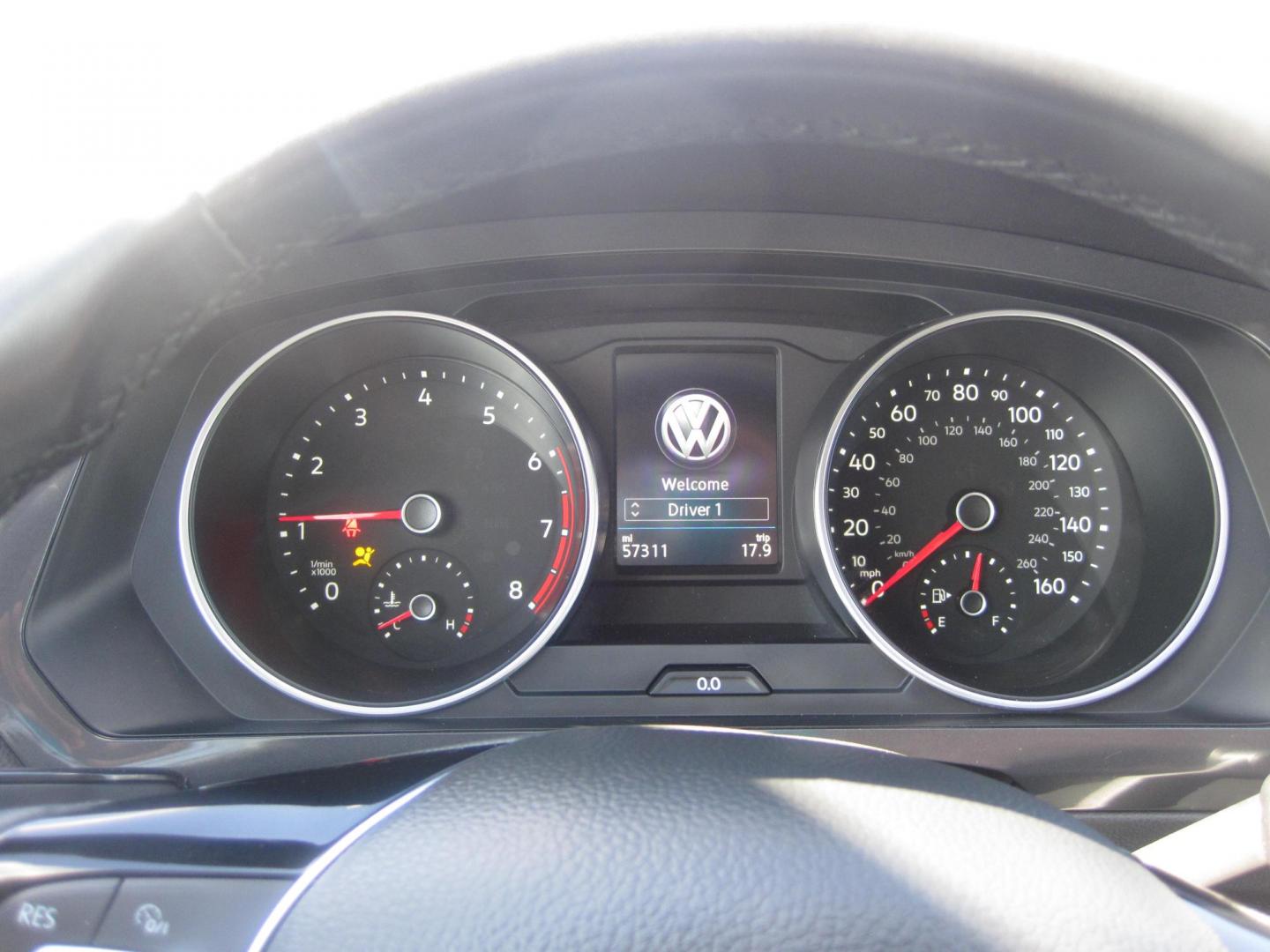 2020 blue /black Volkswagen Tiguan SE 4Motion AWD (3VV2B7AX9LM) with an 2.0L L4 DOHC 16V TURBO engine, 8A transmission, located at 9530 Old Seward Highway, Anchorage, AK, 99515, (907) 349-3343, 61.134140, -149.865570 - Nice 2020 Volkswagen Tiguan SE come take a test drive - Photo#10
