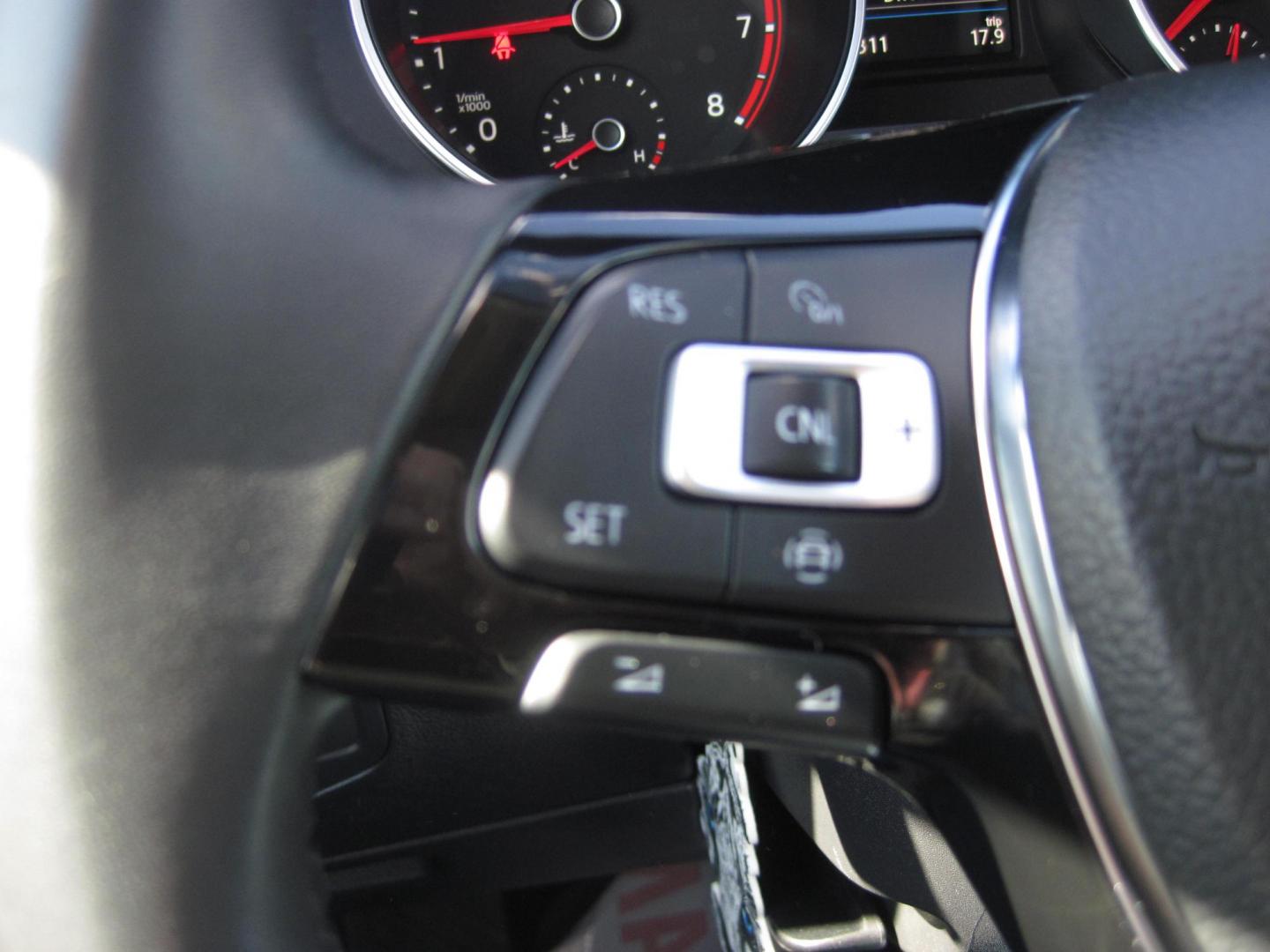 2020 blue /black Volkswagen Tiguan SE 4Motion AWD (3VV2B7AX9LM) with an 2.0L L4 DOHC 16V TURBO engine, 8A transmission, located at 9530 Old Seward Highway, Anchorage, AK, 99515, (907) 349-3343, 61.134140, -149.865570 - Nice 2020 Volkswagen Tiguan SE come take a test drive - Photo#11