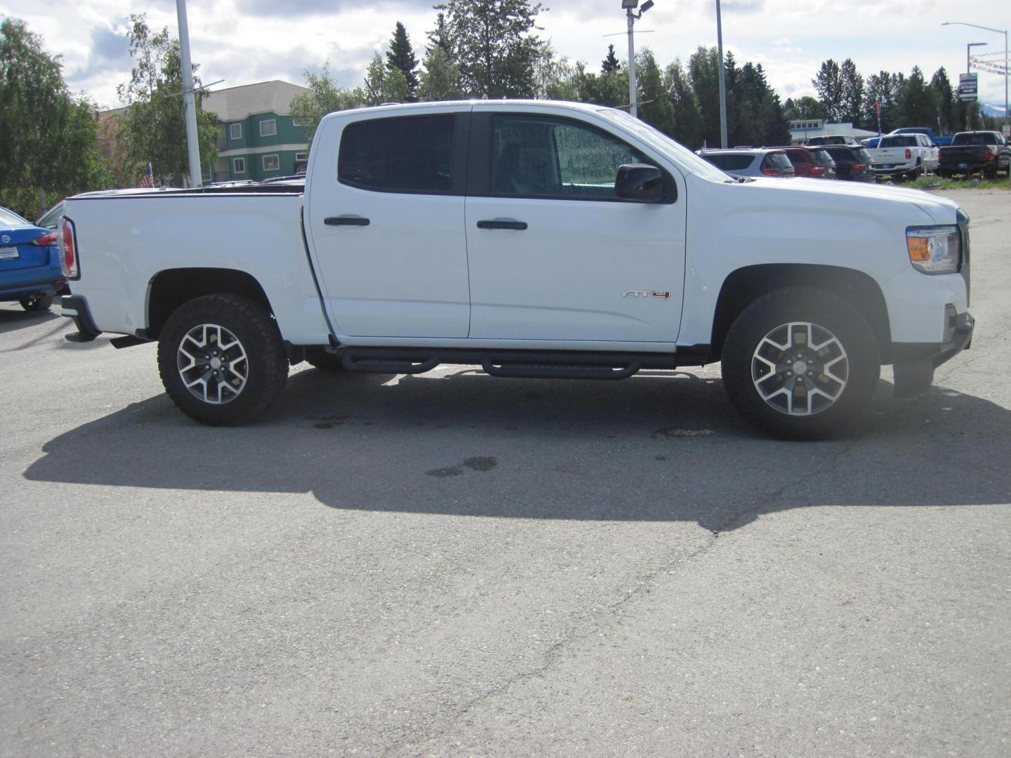 2021 white /black GMC Canyon AT4 Crew Cab w/Cloth 4WD (1GTG6FEN0M1) with an 3.6L V6 DOHC 24V engine, 6A transmission, located at 9530 Old Seward Highway, Anchorage, AK, 99515, (907) 349-3343, 61.134140, -149.865570 - Nice Low Miles on this 2021 GMC Canyon Crew Cab AT4, come take a test drive - Photo#2