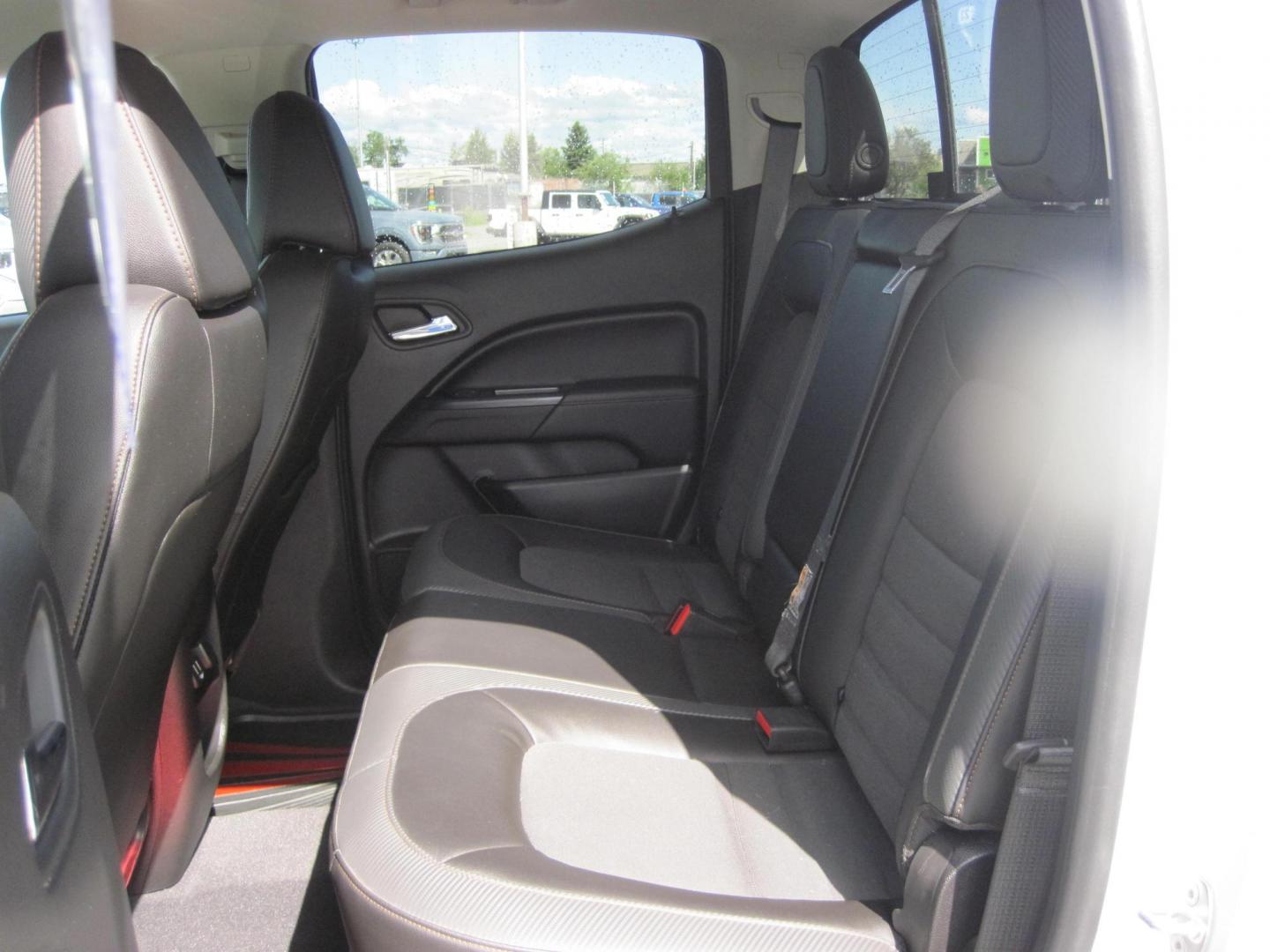 2021 white /black GMC Canyon AT4 Crew Cab w/Cloth 4WD (1GTG6FEN0M1) with an 3.6L V6 DOHC 24V engine, 6A transmission, located at 9530 Old Seward Highway, Anchorage, AK, 99515, (907) 349-3343, 61.134140, -149.865570 - Nice Low Miles on this 2021 GMC Canyon Crew Cab AT4, come take a test drive - Photo#8