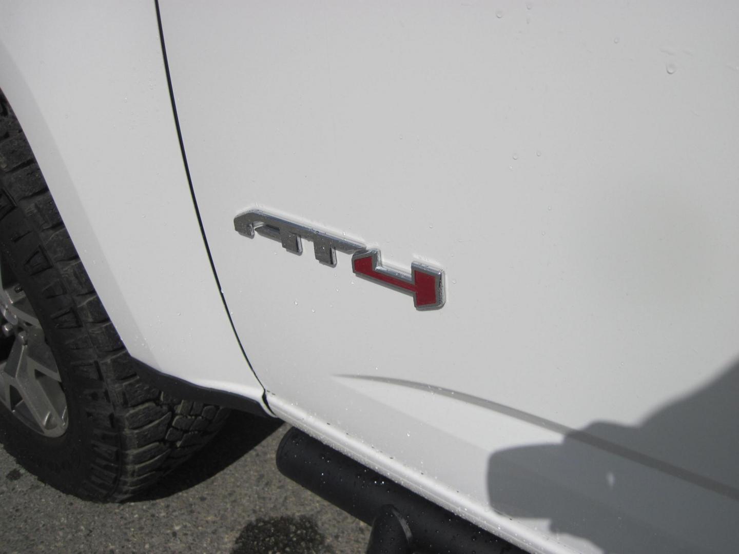 2021 white /black GMC Canyon AT4 Crew Cab w/Cloth 4WD (1GTG6FEN0M1) with an 3.6L V6 DOHC 24V engine, 6A transmission, located at 9530 Old Seward Highway, Anchorage, AK, 99515, (907) 349-3343, 61.134140, -149.865570 - Nice Low Miles on this 2021 GMC Canyon Crew Cab AT4, come take a test drive - Photo#10