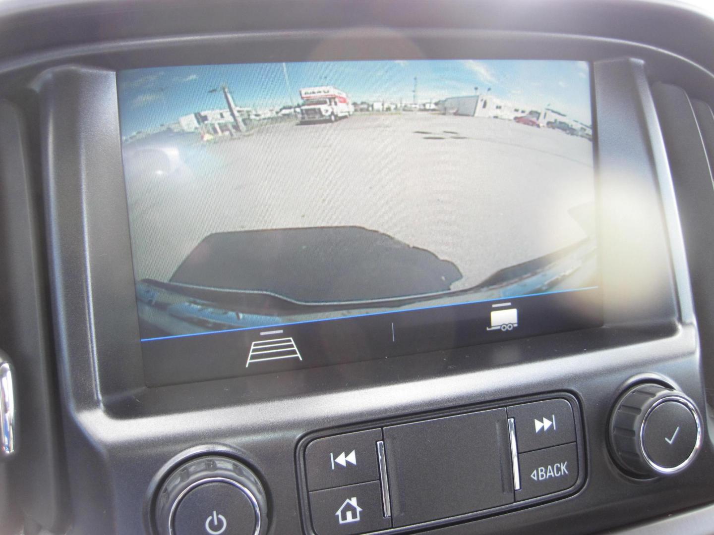 2021 white /black GMC Canyon AT4 Crew Cab w/Cloth 4WD (1GTG6FEN0M1) with an 3.6L V6 DOHC 24V engine, 6A transmission, located at 9530 Old Seward Highway, Anchorage, AK, 99515, (907) 349-3343, 61.134140, -149.865570 - Nice Low Miles on this 2021 GMC Canyon Crew Cab AT4, come take a test drive - Photo#21