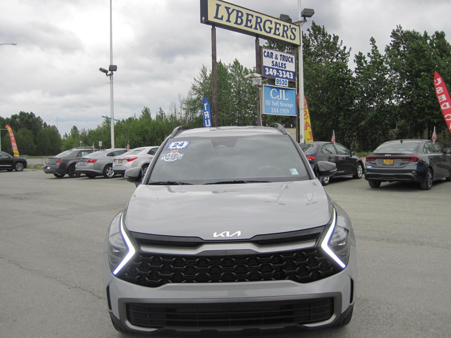 2024 gray /black Kia Sportage X-LINE AWD (5XYK6CDF9RG) with an 2.5L V6 DOHC 24V engine, 8A transmission, located at 9530 Old Seward Highway, Anchorage, AK, 99515, (907) 349-3343, 61.134140, -149.865570 - Low miles on this 2024 KIA Sportage X-line come take a test drive - Photo#2