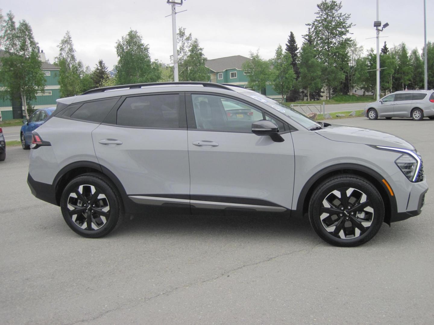 2024 gray /black Kia Sportage X-LINE AWD (5XYK6CDF9RG) with an 2.5L V6 DOHC 24V engine, 8A transmission, located at 9530 Old Seward Highway, Anchorage, AK, 99515, (907) 349-3343, 61.134140, -149.865570 - Low miles on this 2024 KIA Sportage X-line come take a test drive - Photo#4
