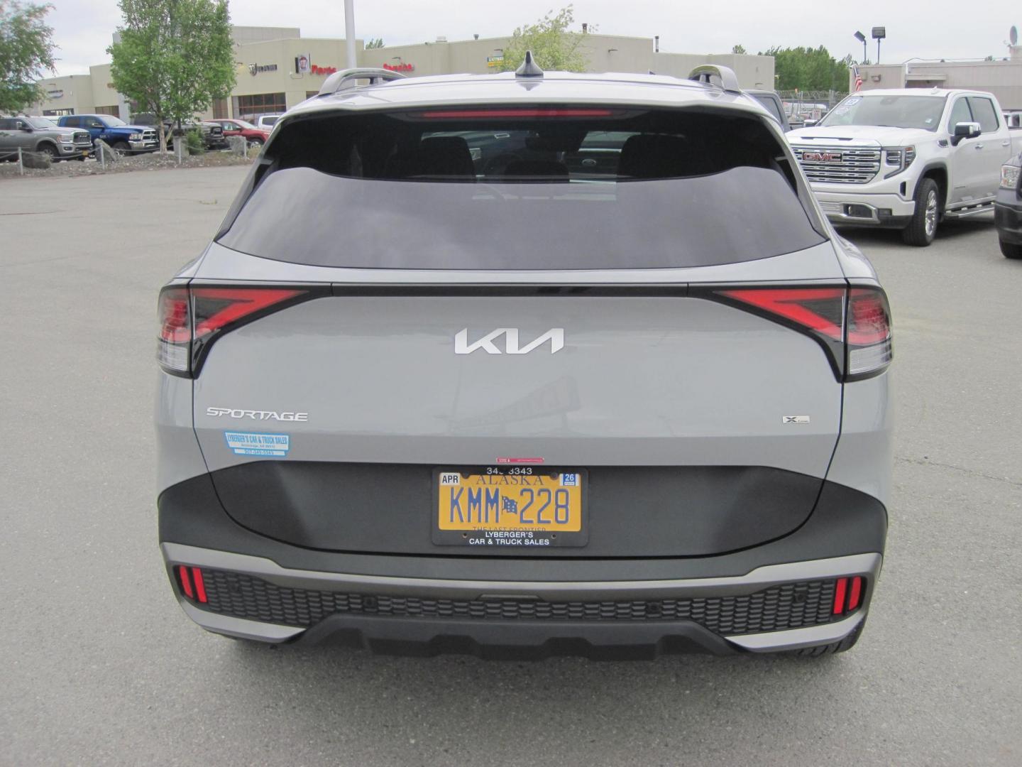 2024 gray /black Kia Sportage X-LINE AWD (5XYK6CDF9RG) with an 2.5L V6 DOHC 24V engine, 8A transmission, located at 9530 Old Seward Highway, Anchorage, AK, 99515, (907) 349-3343, 61.134140, -149.865570 - Low miles on this 2024 KIA Sportage X-line come take a test drive - Photo#5