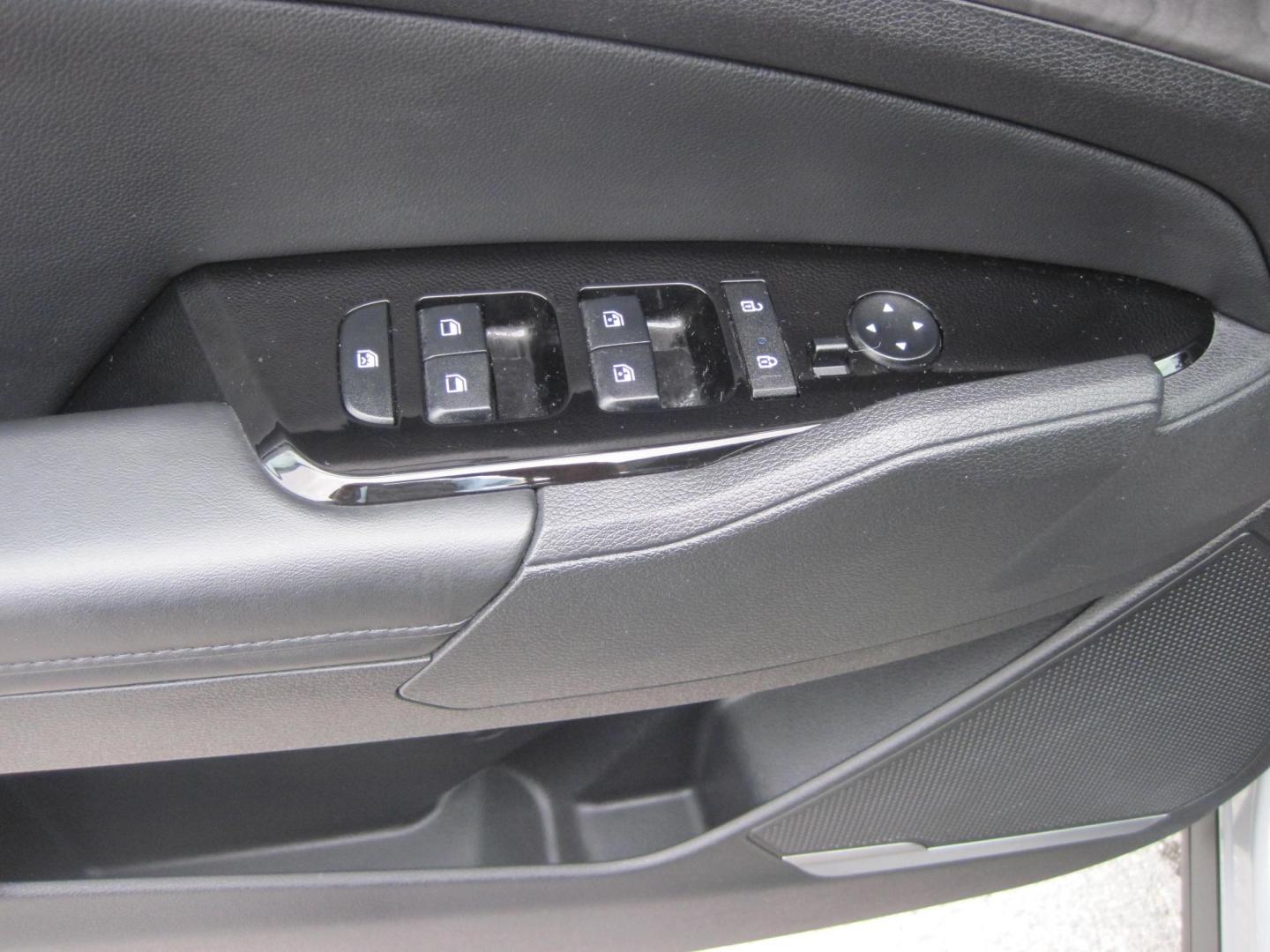 2024 gray /black Kia Sportage X-LINE AWD (5XYK6CDF9RG) with an 2.5L V6 DOHC 24V engine, 8A transmission, located at 9530 Old Seward Highway, Anchorage, AK, 99515, (907) 349-3343, 61.134140, -149.865570 - Low miles on this 2024 KIA Sportage X-line come take a test drive - Photo#9