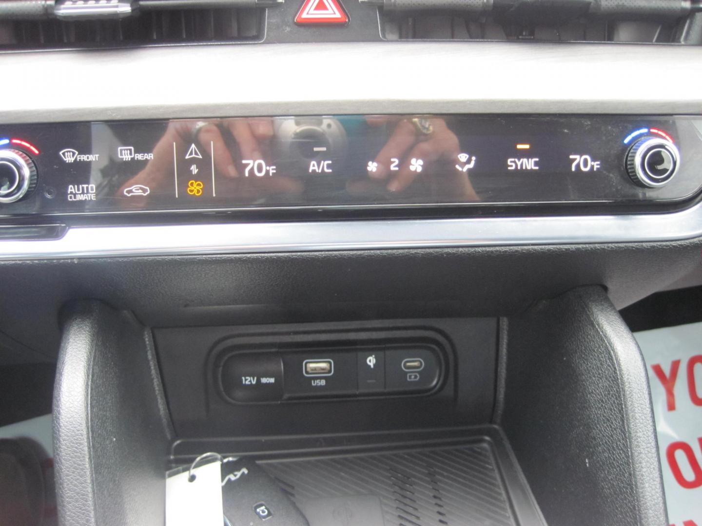 2024 gray /black Kia Sportage X-LINE AWD (5XYK6CDF9RG) with an 2.5L V6 DOHC 24V engine, 8A transmission, located at 9530 Old Seward Highway, Anchorage, AK, 99515, (907) 349-3343, 61.134140, -149.865570 - Low miles on this 2024 KIA Sportage X-line come take a test drive - Photo#13