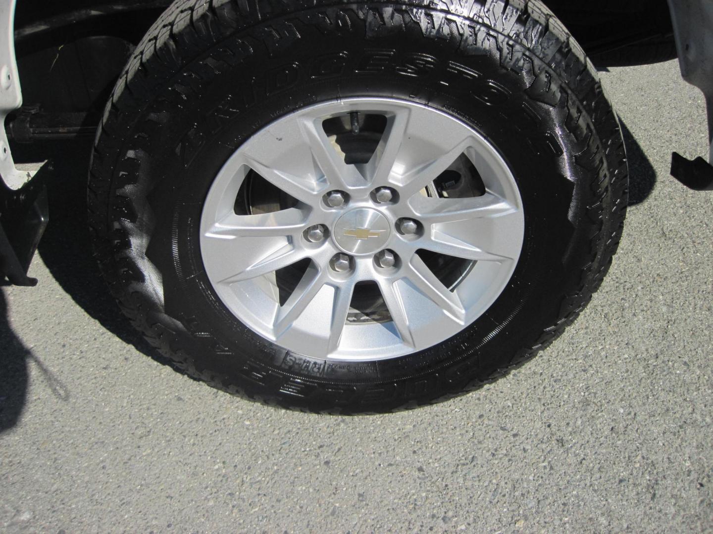 2023 white /gray Chevrolet Silverado 1500 Work Truck 4WD (3GCNDAED7PG) with an 5.3L V8 OHV 16V engine, 6A transmission, located at 9530 Old Seward Highway, Anchorage, AK, 99515, (907) 349-3343, 61.134140, -149.865570 - Low miles on this 2023 Chevrolet Silverado 1500 come take a test drive - Photo#8