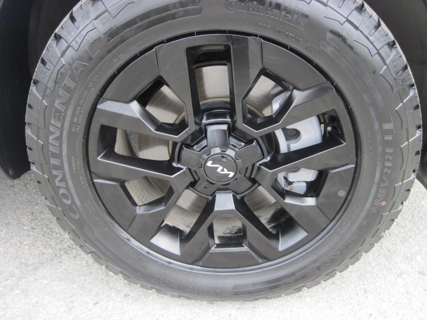 2024 white /black Kia Telluride SX-Prestige X-Pro AWD (5XYP5DGC3RG) with an 3.8L V6 DOHC 24V engine, 8A transmission, located at 9530 Old Seward Highway, Anchorage, AK, 99515, (907) 349-3343, 61.134140, -149.865570 - Low Miles on this 2024 KIA Telluride SX-Prestige X-Pro AWD come take a test drive. - Photo#6