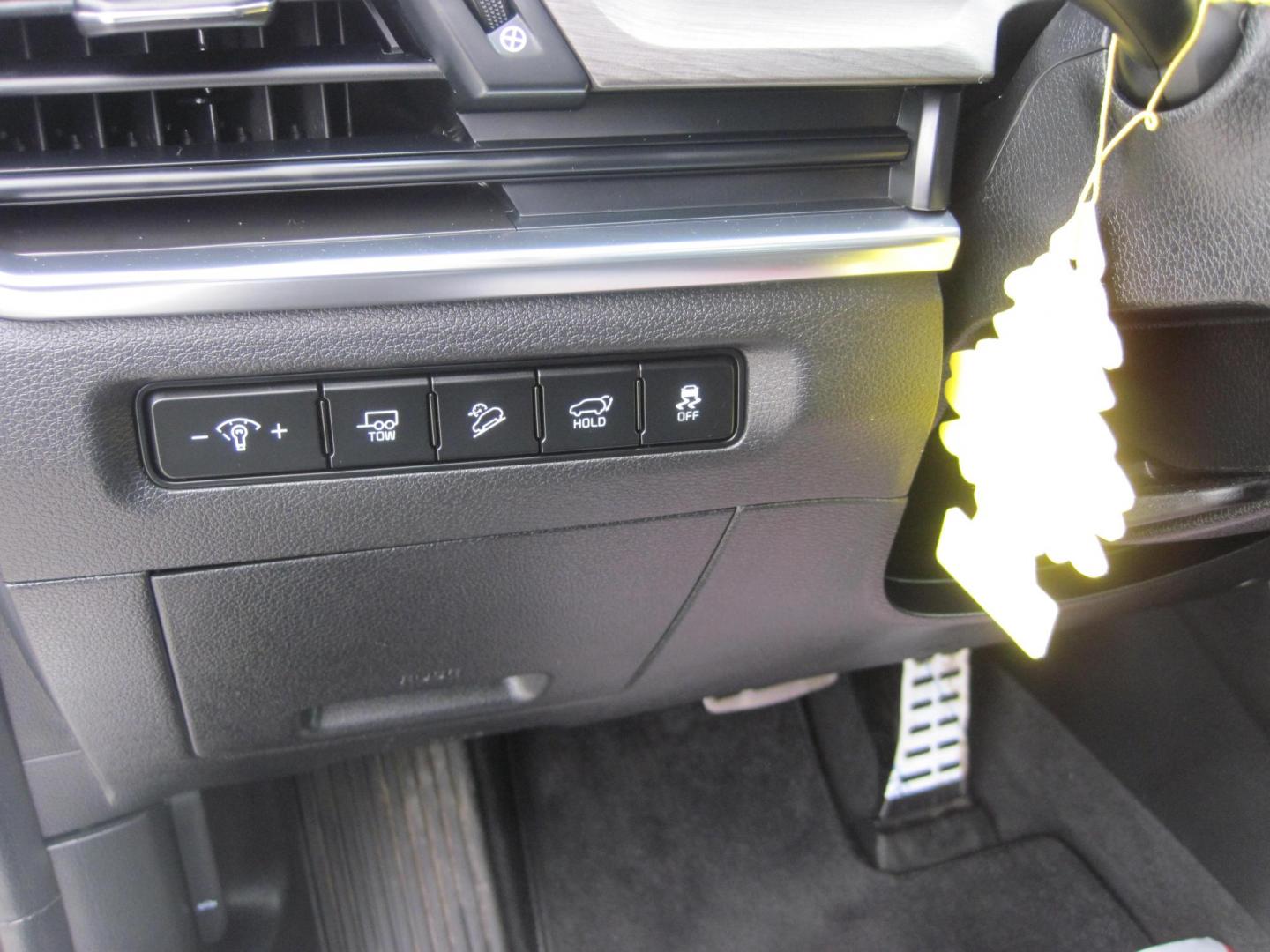 2024 white /black Kia Telluride SX-Prestige X-Pro AWD (5XYP5DGC3RG) with an 3.8L V6 DOHC 24V engine, 8A transmission, located at 9530 Old Seward Highway, Anchorage, AK, 99515, (907) 349-3343, 61.134140, -149.865570 - Low Miles on this 2024 KIA Telluride SX-Prestige X-Pro AWD come take a test drive. - Photo#11