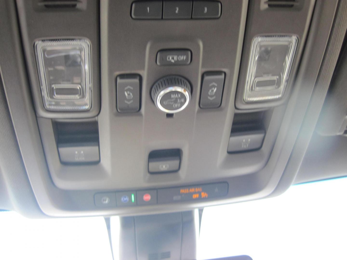 2022 white /gray Chevrolet Suburban LT 4WD (1GNSKCKD1NR) with an 5.3L V8 OHV 16V engine, 10A transmission, located at 9530 Old Seward Highway, Anchorage, AK, 99515, (907) 349-3343, 61.134140, -149.865570 - Really Nice 2022 Chevrolet Suburban come take a test drive - Photo#19