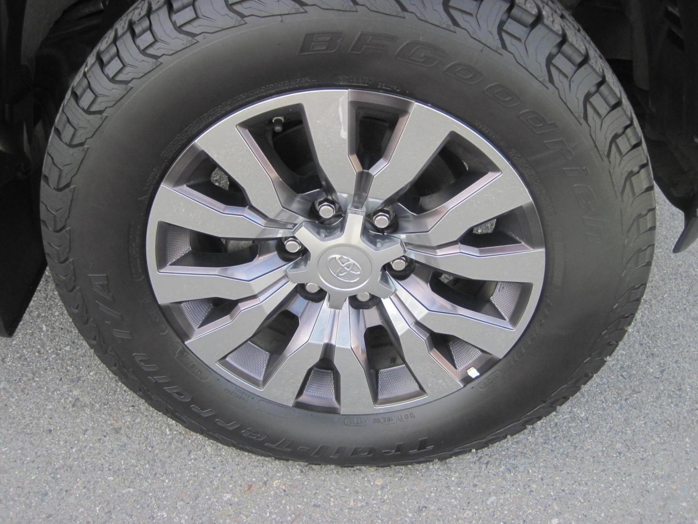2021 gray /black Toyota Tacoma Limited Double Cab V6 Long Cab 4WD (3TMHZ5BN7MM) with an 3.5L V6 DOHC 24V engine, 6A transmission, located at 9530 Old Seward Highway, Anchorage, AK, 99515, (907) 349-3343, 61.134140, -149.865570 - Nice Toyota Tacoma Limited come take a test drive. - Photo#4