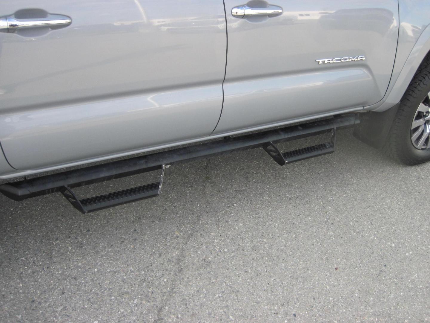 2021 gray /black Toyota Tacoma Limited Double Cab V6 Long Cab 4WD (3TMHZ5BN7MM) with an 3.5L V6 DOHC 24V engine, 6A transmission, located at 9530 Old Seward Highway, Anchorage, AK, 99515, (907) 349-3343, 61.134140, -149.865570 - Nice Toyota Tacoma Limited come take a test drive. - Photo#5
