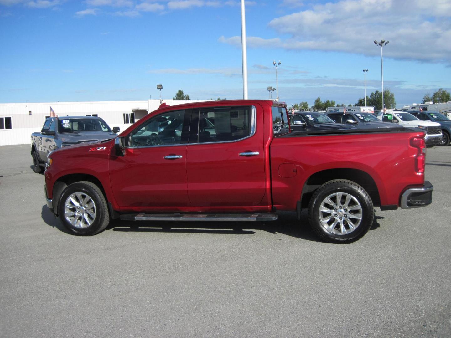 2022 red /black Chevrolet Silverado 1500 LTZ Crew Cab 4WD (1GCUYGET2NZ) with an 3.0L L6 DOHC 16V TURBO DIESEL engine, 6A transmission, located at 9530 Old Seward Highway, Anchorage, AK, 99515, (907) 349-3343, 61.134140, -149.865570 - Nice 2022 Chevrolet Silverado 1500 limited LTZ , come take a test drive - Photo#5