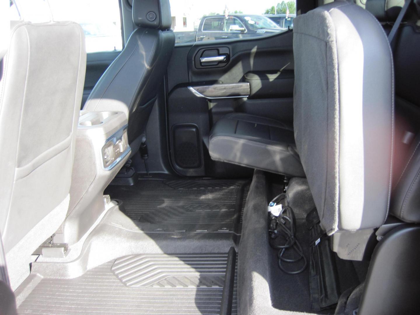 2022 red /black Chevrolet Silverado 1500 LTZ Crew Cab 4WD (1GCUYGET2NZ) with an 3.0L L6 DOHC 16V TURBO DIESEL engine, 6A transmission, located at 9530 Old Seward Highway, Anchorage, AK, 99515, (907) 349-3343, 61.134140, -149.865570 - Nice 2022 Chevrolet Silverado 1500 limited LTZ , come take a test drive - Photo#7