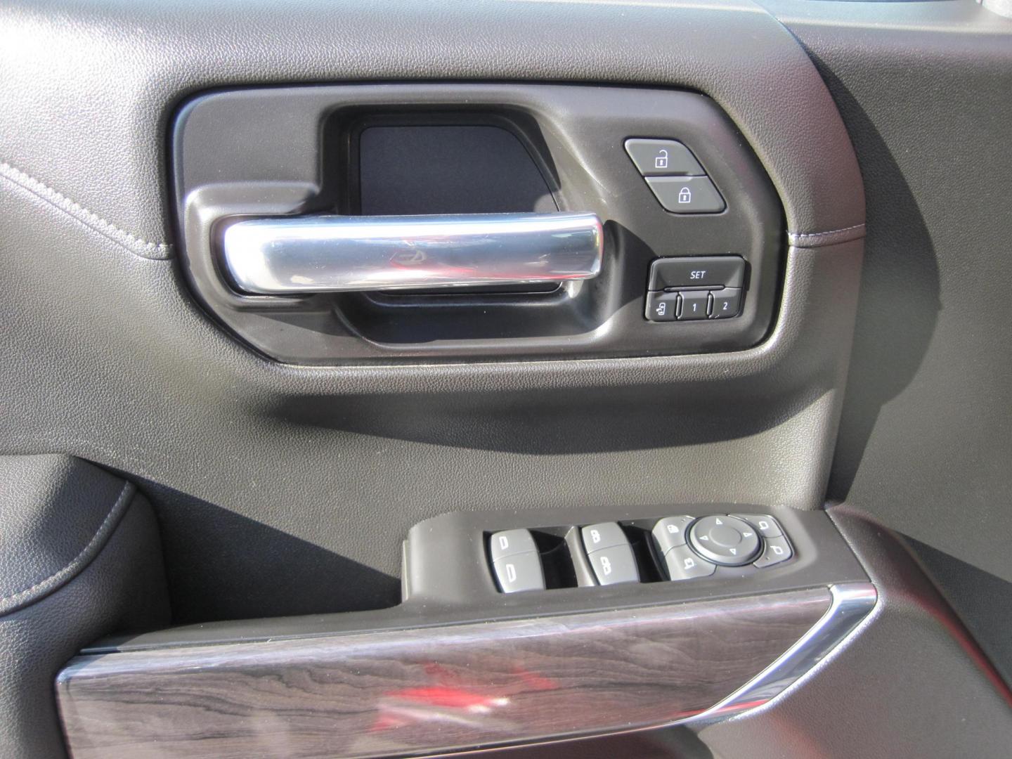 2022 red /black Chevrolet Silverado 1500 LTZ Crew Cab 4WD (1GCUYGET2NZ) with an 3.0L L6 DOHC 16V TURBO DIESEL engine, 6A transmission, located at 9530 Old Seward Highway, Anchorage, AK, 99515, (907) 349-3343, 61.134140, -149.865570 - Nice 2022 Chevrolet Silverado 1500 limited LTZ , come take a test drive - Photo#8