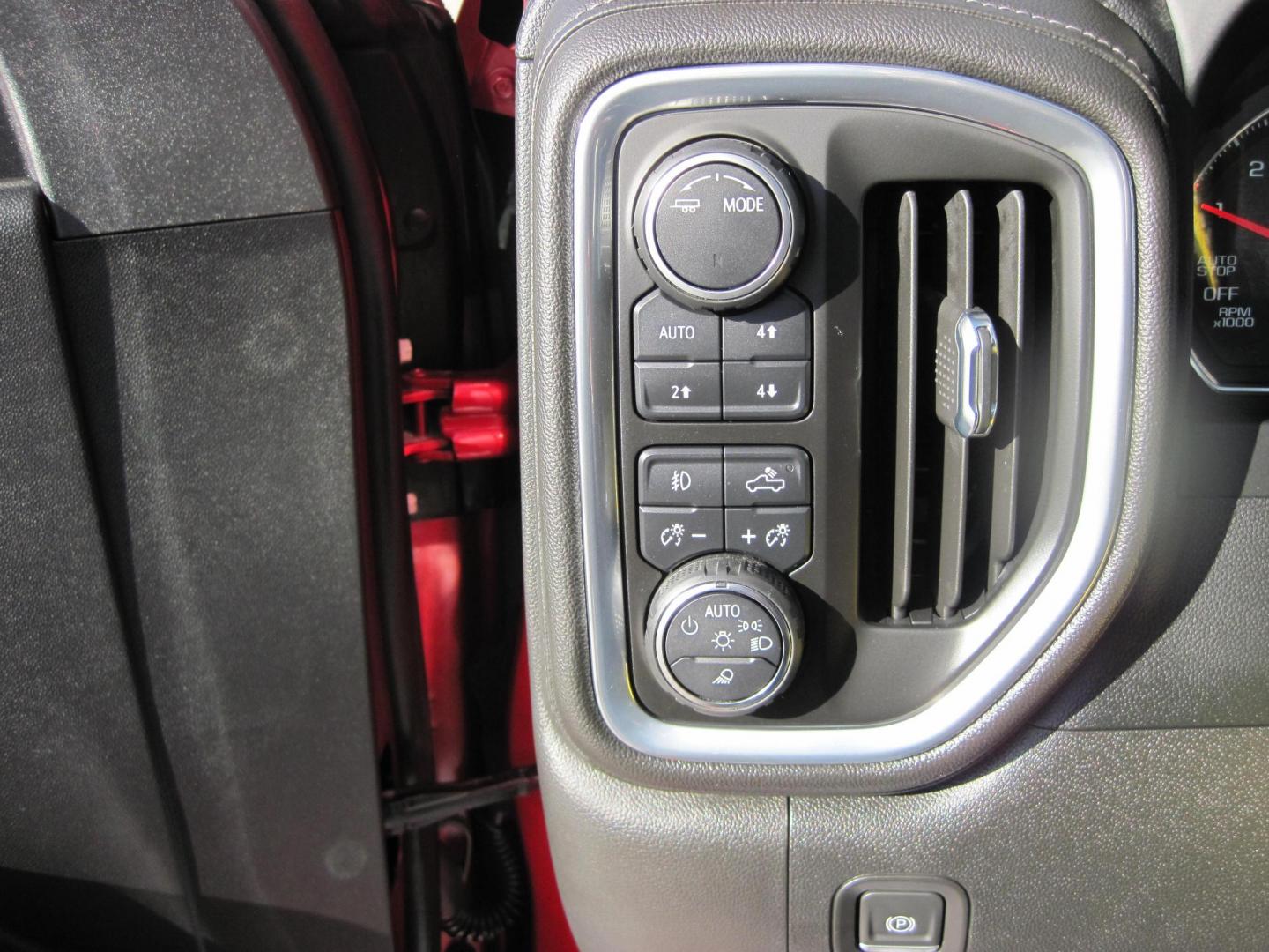 2022 red /black Chevrolet Silverado 1500 LTZ Crew Cab 4WD (1GCUYGET2NZ) with an 3.0L L6 DOHC 16V TURBO DIESEL engine, 6A transmission, located at 9530 Old Seward Highway, Anchorage, AK, 99515, (907) 349-3343, 61.134140, -149.865570 - Nice 2022 Chevrolet Silverado 1500 limited LTZ , come take a test drive - Photo#9
