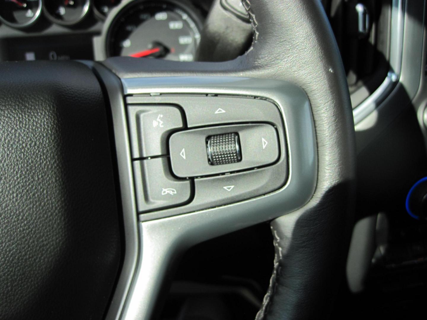 2022 red /black Chevrolet Silverado 1500 LTZ Crew Cab 4WD (1GCUYGET2NZ) with an 3.0L L6 DOHC 16V TURBO DIESEL engine, 6A transmission, located at 9530 Old Seward Highway, Anchorage, AK, 99515, (907) 349-3343, 61.134140, -149.865570 - Nice 2022 Chevrolet Silverado 1500 limited LTZ , come take a test drive - Photo#13