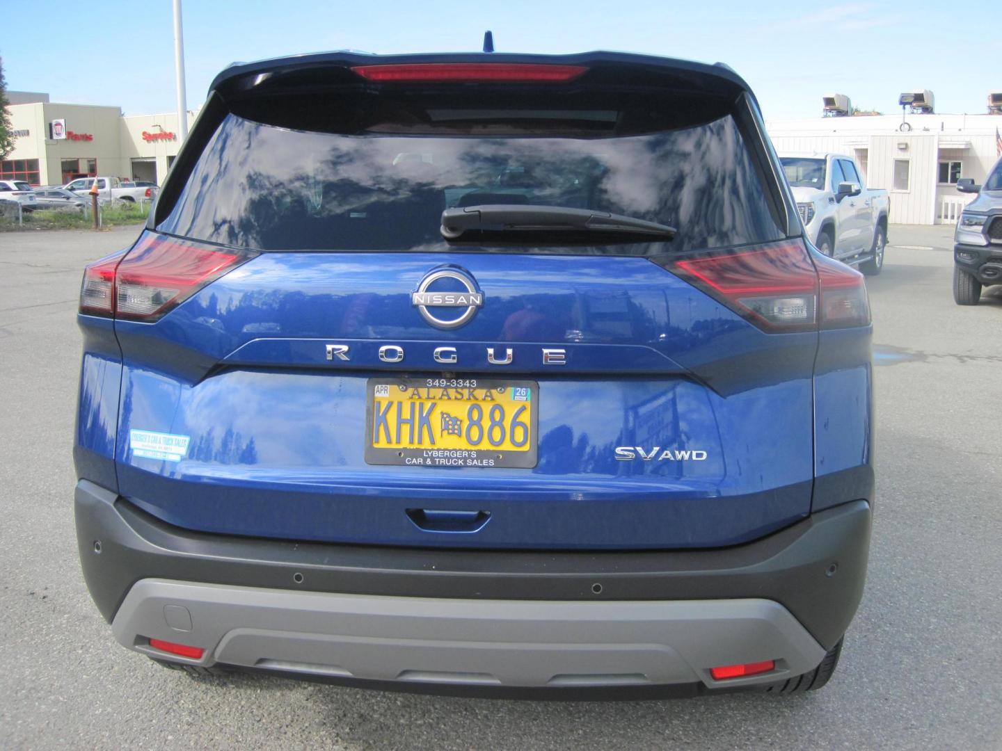 2022 blue /black Nissan Rogue SV AWD (5N1BT3BB3NC) with an 2.5L L4 DOHC 16V engine, CVT transmission, located at 9530 Old Seward Highway, Anchorage, AK, 99515, (907) 349-3343, 61.134140, -149.865570 - 2022 Nissan Rogue SV Premium Package come take a test drive. - Photo#3