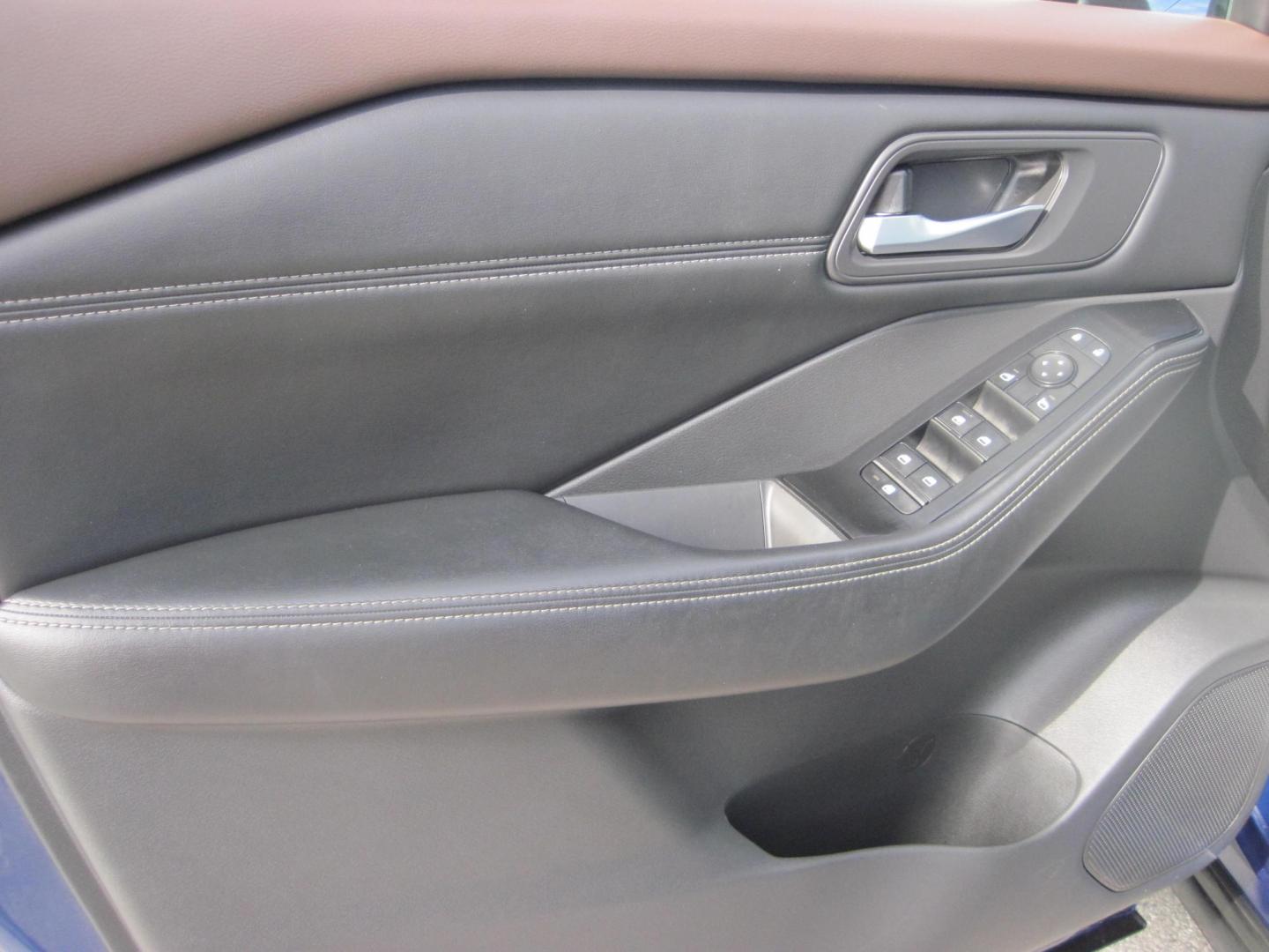 2022 blue /black Nissan Rogue SV AWD (5N1BT3BB3NC) with an 2.5L L4 DOHC 16V engine, CVT transmission, located at 9530 Old Seward Highway, Anchorage, AK, 99515, (907) 349-3343, 61.134140, -149.865570 - 2022 Nissan Rogue SV Premium Package come take a test drive. - Photo#9