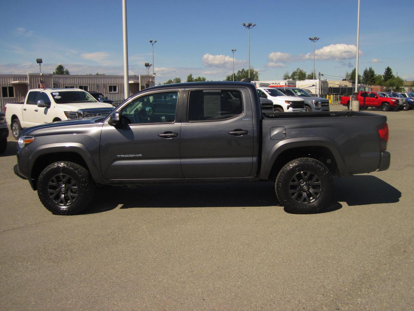 2022 gray /gray Toyota Tacoma SR5 Double Cab Long Bed V6 6AT 4WD (3TMCZ5AN9NM) with an 3.5L V6 DOHC 24V engine, 6A transmission, located at 9530 Old Seward Highway, Anchorage, AK, 99515, (907) 349-3343, 61.134140, -149.865570 - Nice 2022 Toyota Tacoma SR5 come take a test drive - Photo#5