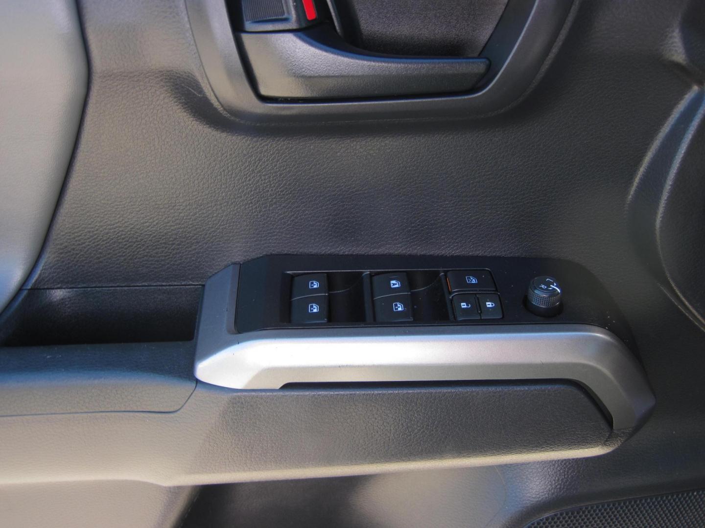 2022 gray /gray Toyota Tacoma SR5 Double Cab Long Bed V6 6AT 4WD (3TMCZ5AN9NM) with an 3.5L V6 DOHC 24V engine, 6A transmission, located at 9530 Old Seward Highway, Anchorage, AK, 99515, (907) 349-3343, 61.134140, -149.865570 - Nice 2022 Toyota Tacoma SR5 come take a test drive - Photo#8