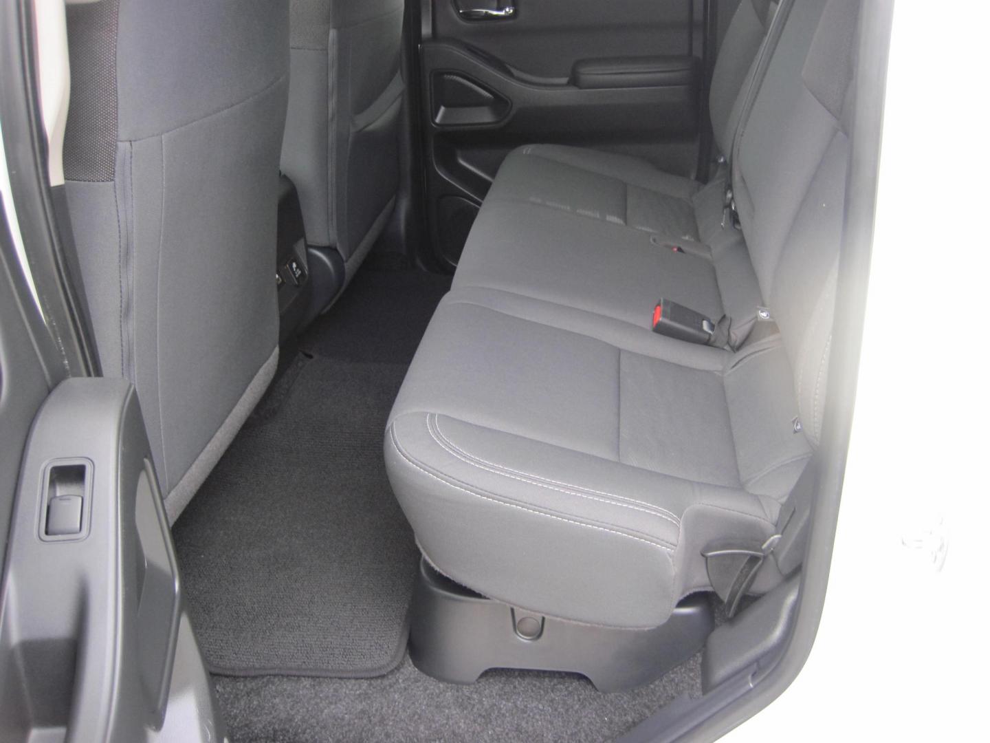 2024 white /black Nissan Frontier S Crew Cab 4WD (1N6ED1EK4RN) with an 3.8L V6 DOHC 24V engine, 9A transmission, located at 9530 Old Seward Highway, Anchorage, AK, 99515, (907) 349-3343, 61.134140, -149.865570 - Photo#8