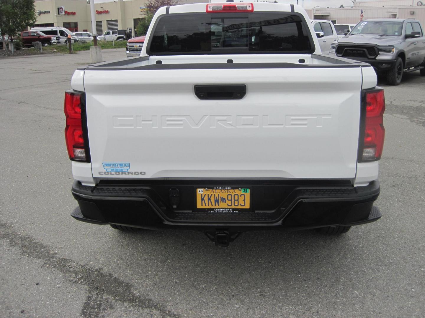 2023 white /11803 Chevrolet Colorado Z71 Crew Cab 4WD (1GCPTDEK2P1) with an 2.7L L4 DOHC 16V TURBO engine, 6A transmission, located at 9530 Old Seward Highway, Anchorage, AK, 99515, (907) 349-3343, 61.134140, -149.865570 - Nice Chevrolet Colorado Z71 come take a test drive, - Photo#4