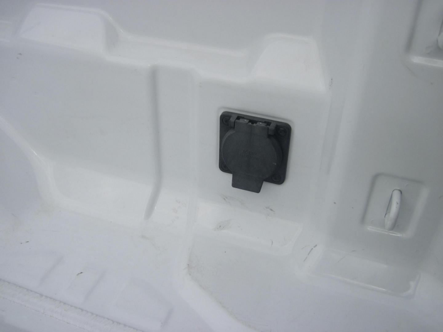2023 white /11803 Chevrolet Colorado Z71 Crew Cab 4WD (1GCPTDEK2P1) with an 2.7L L4 DOHC 16V TURBO engine, 6A transmission, located at 9530 Old Seward Highway, Anchorage, AK, 99515, (907) 349-3343, 61.134140, -149.865570 - Nice Chevrolet Colorado Z71 come take a test drive, - Photo#7