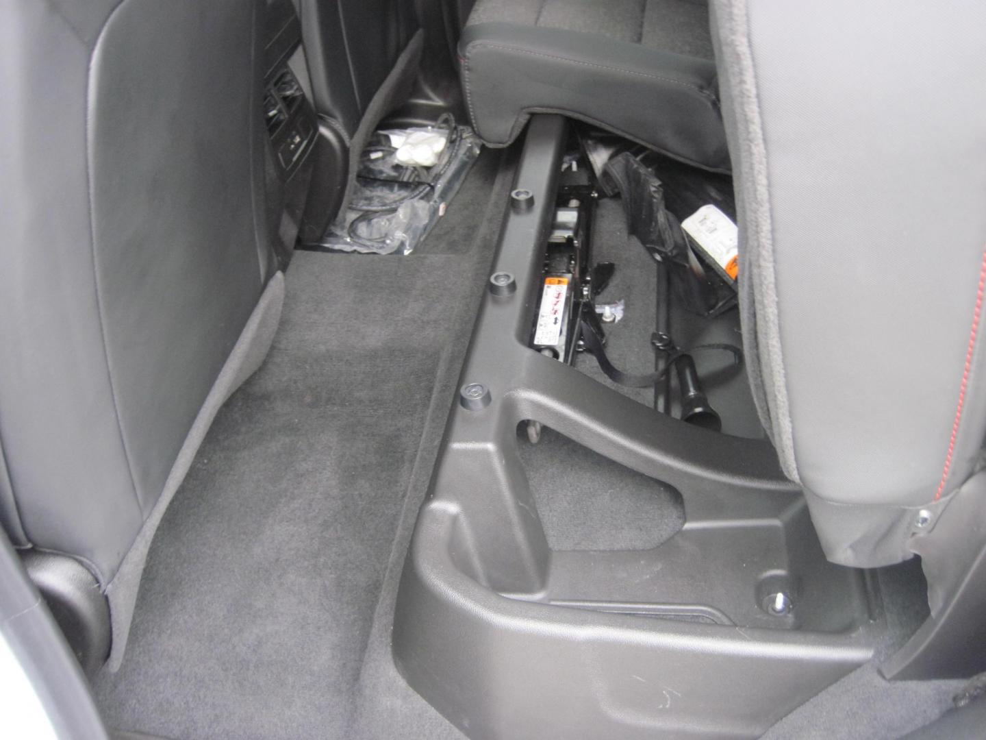 2023 white /11803 Chevrolet Colorado Z71 Crew Cab 4WD (1GCPTDEK2P1) with an 2.7L L4 DOHC 16V TURBO engine, 6A transmission, located at 9530 Old Seward Highway, Anchorage, AK, 99515, (907) 349-3343, 61.134140, -149.865570 - Nice Chevrolet Colorado Z71 come take a test drive, - Photo#9